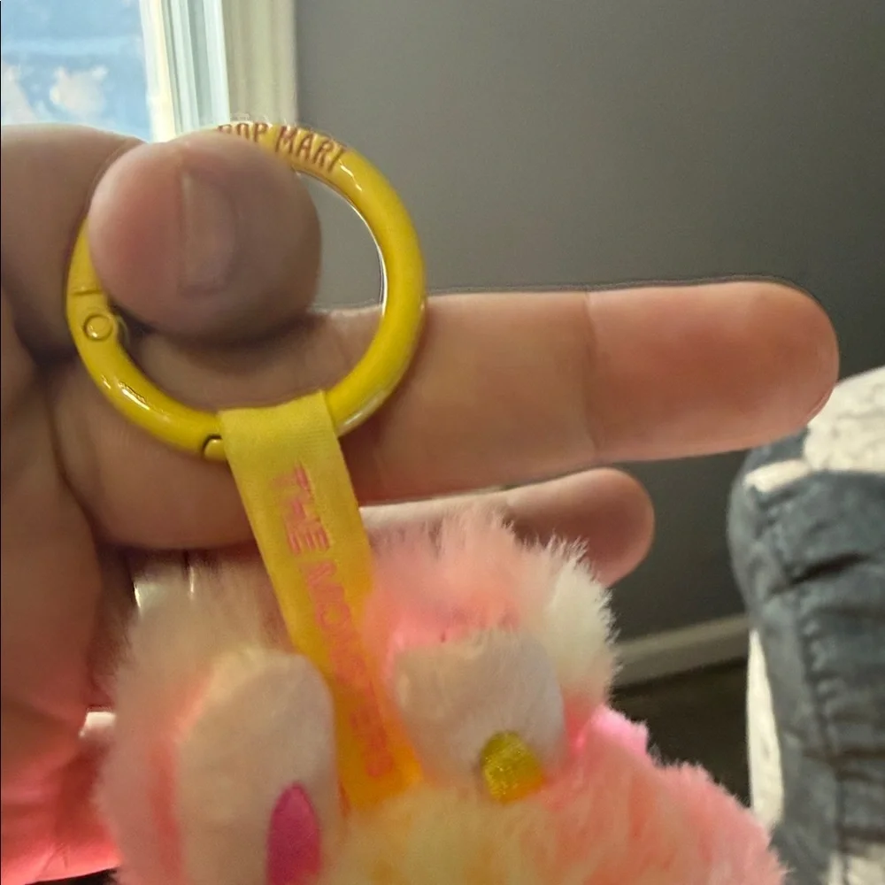 Pop Mart Labubu Vinyl Plush Pendant from the "Big Into Energy" - Picture 4 of 9